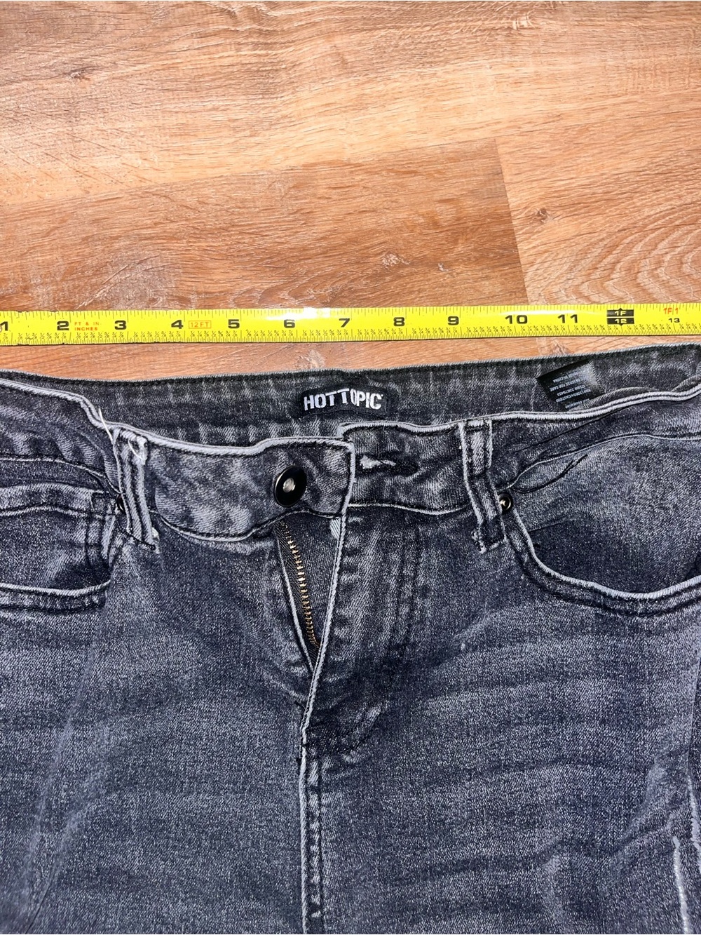 Hot Topic Black Washed Star Patch Wide-Leg Jeans - Picture 5 of 5